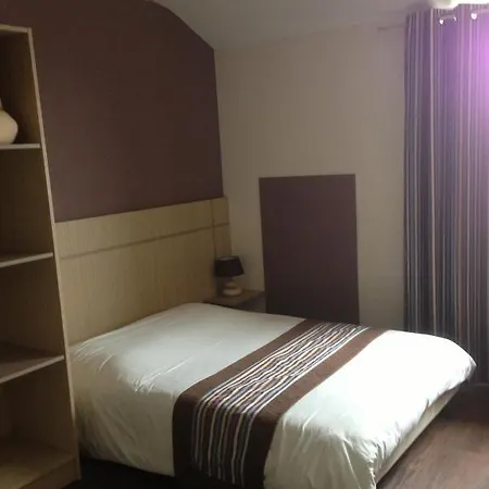 Hotel La Tour D'auvergne 2*