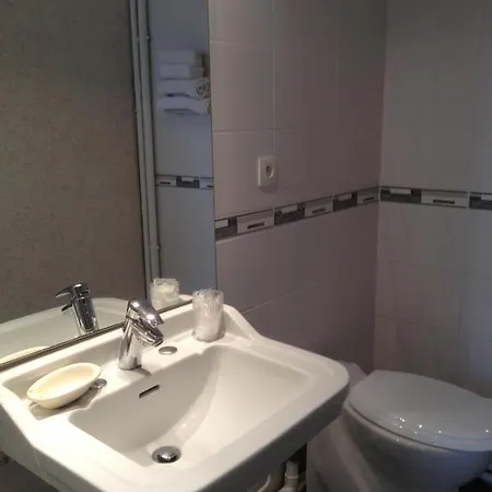 Hotel La Tour D'auvergne 2*